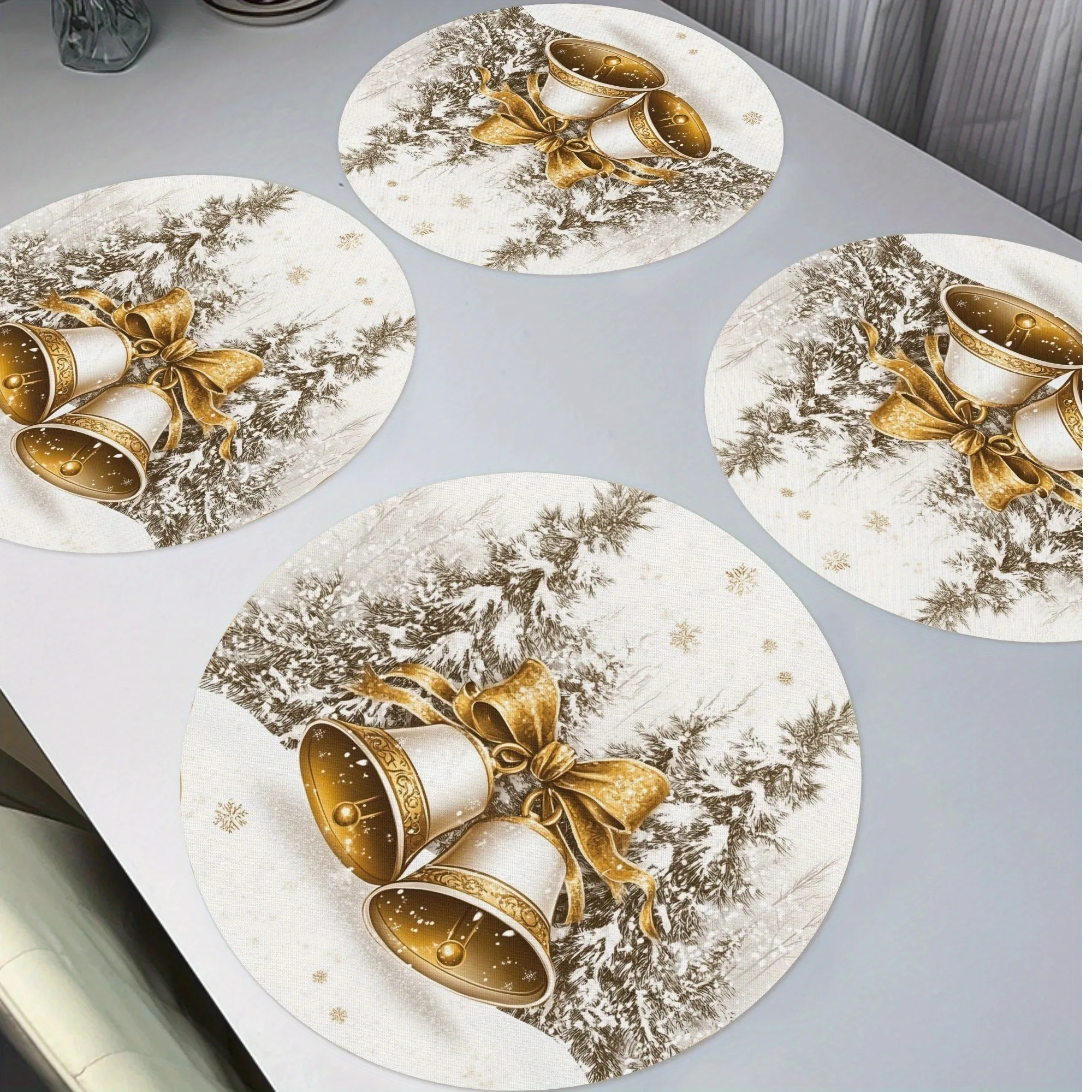 2/4/6/8Pcs Christmas Round Placemats Made of Polyester Woven Fabric, Printed with a Bunch of Christmas Red Pine Trees and Cookie Patterns, Washable, Suitable for Holiday Table Decoration