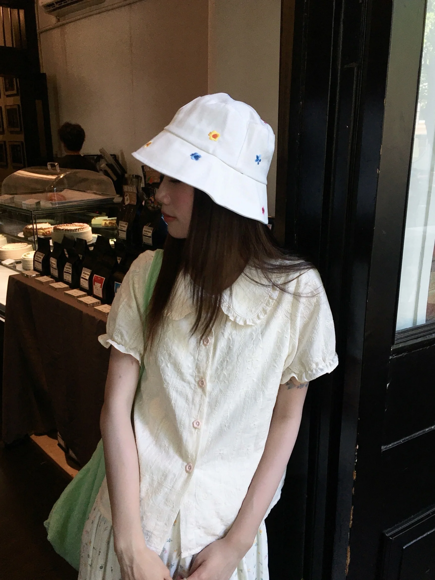 

Элегантная женская летняя хлопковая блузка с цветочной вышивкой, коротким рукавом, милым воротником-куклой, приталенного кроя, бренд Tagkita