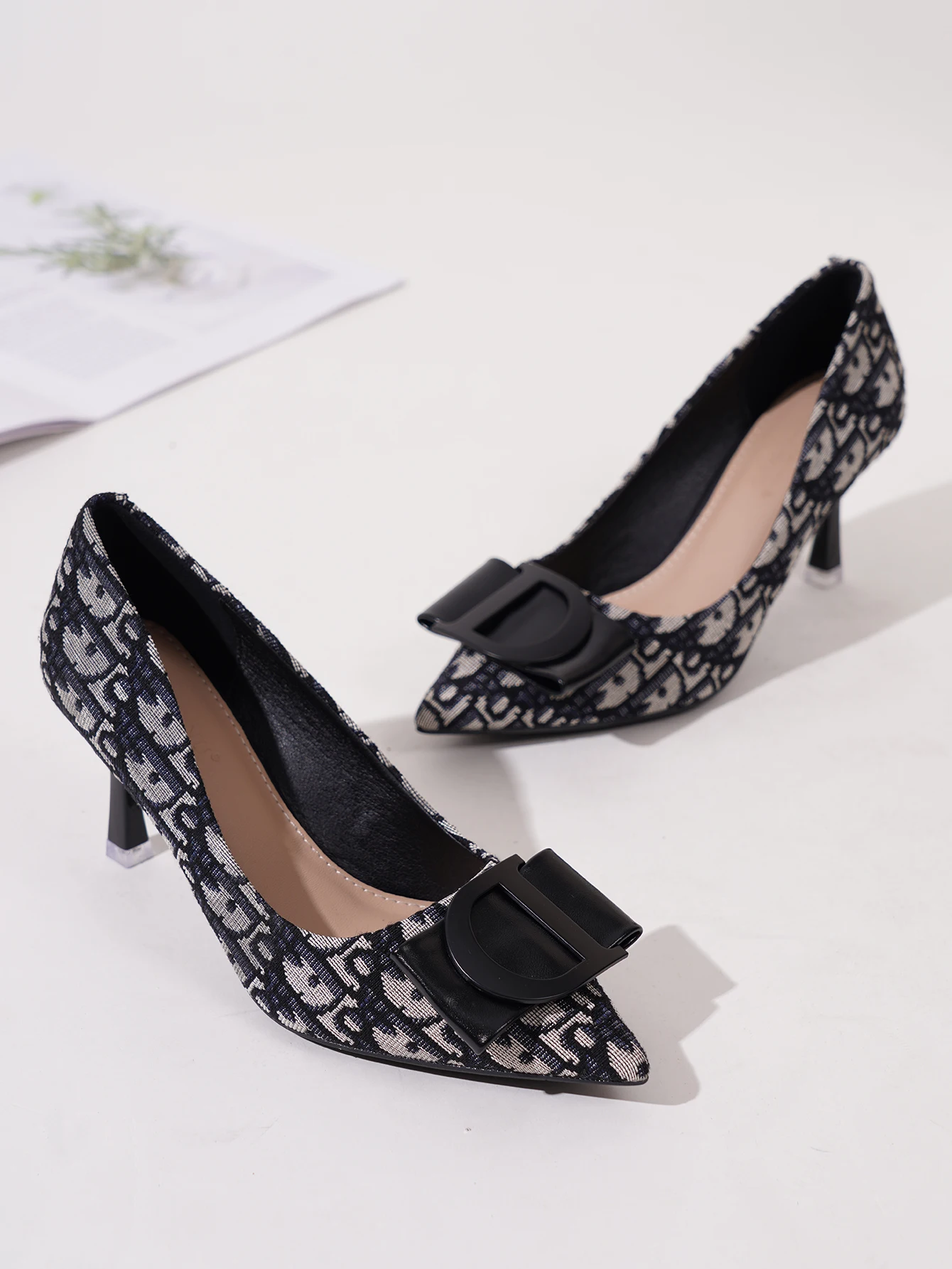 2024 Women Classic Thin Heels Pumps  Fashion Buckle Decoration Elegant Workplace Wedding Party Shoes Black Padded Print Shoe 7cm