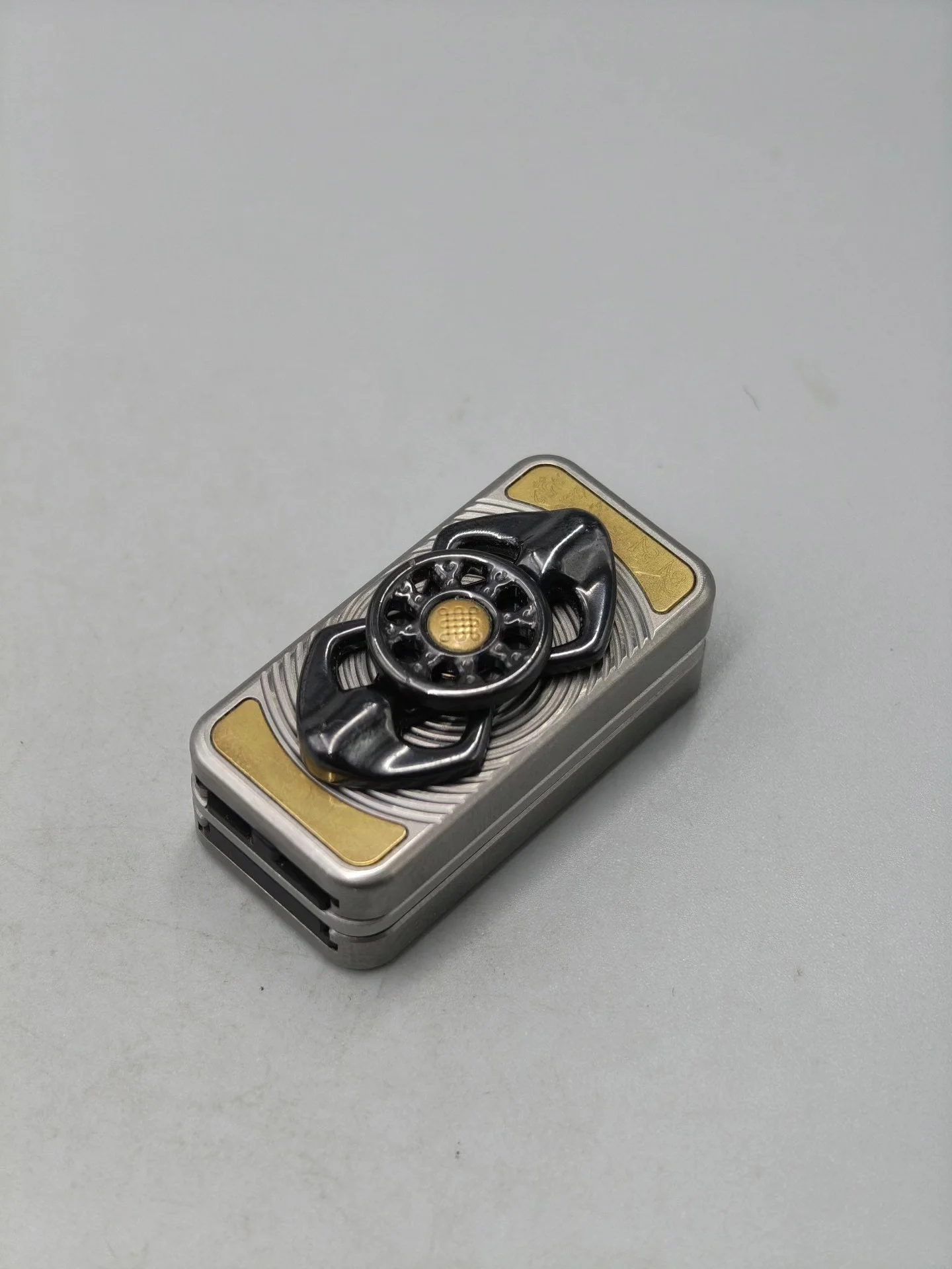 Used EDC Portable Joy Magic Pestle, Mechanical Push Card, Sword Edge Yolo Edc Metal Decompression Toy