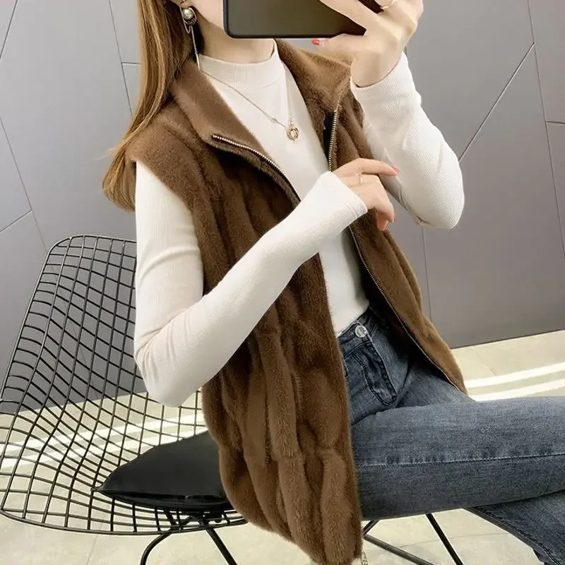 

2025 Korean Autumn Faux Mink Zippered Vest Lightweight Knit Capelet for Women Casual Outerwear