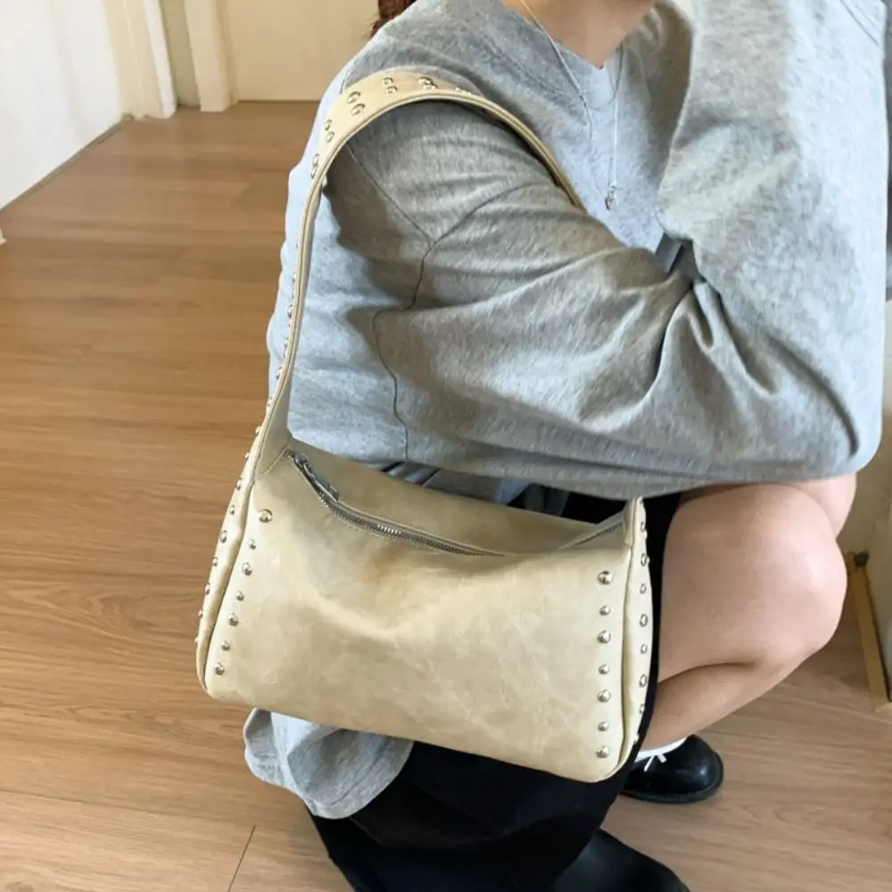 

Portable Spicy Girl Style Retro Rivet Handbag Leisure French Pillow Underarm Bag Punk Square Commuting Shoulder Bag Girls