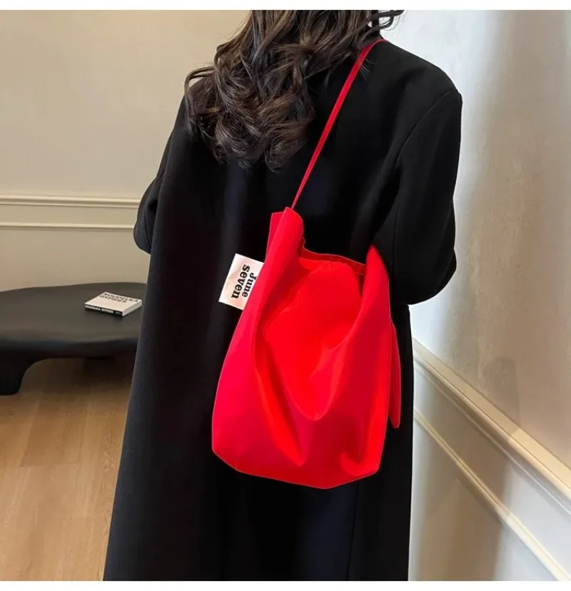 Minimalistische und Lässige Schultertasche, Damen Große Kapazität Achseltasche, Studenten Klassische Bucket Bag, Retro Einkaufstasche – Detail 5