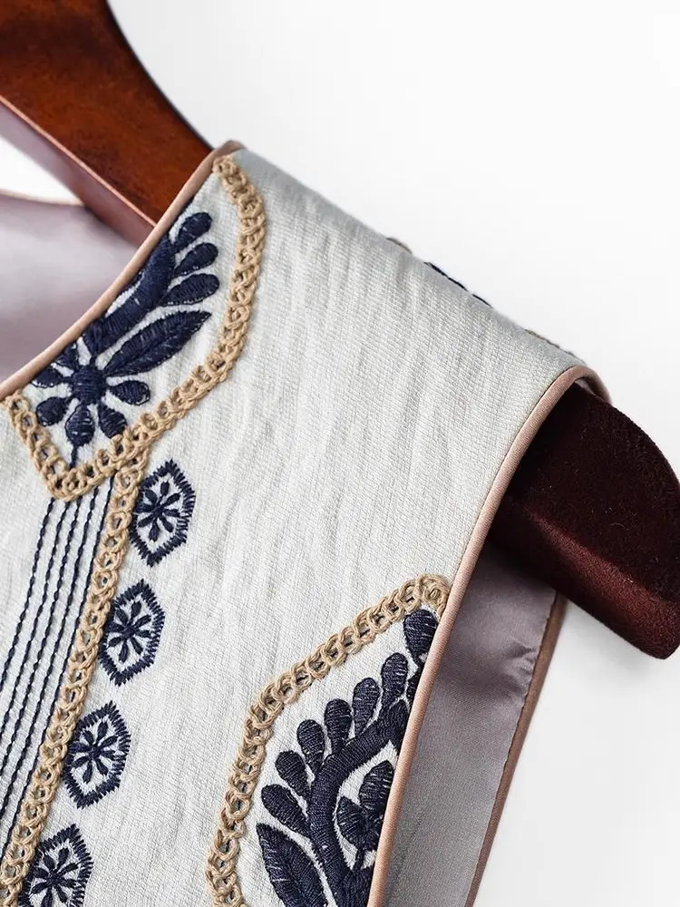 المطرزة الرجعية سترة المرأة النمط الصيني Vintage سترة بلا أكمام الرجعية القمم الإناث الخريف موضة جديدة