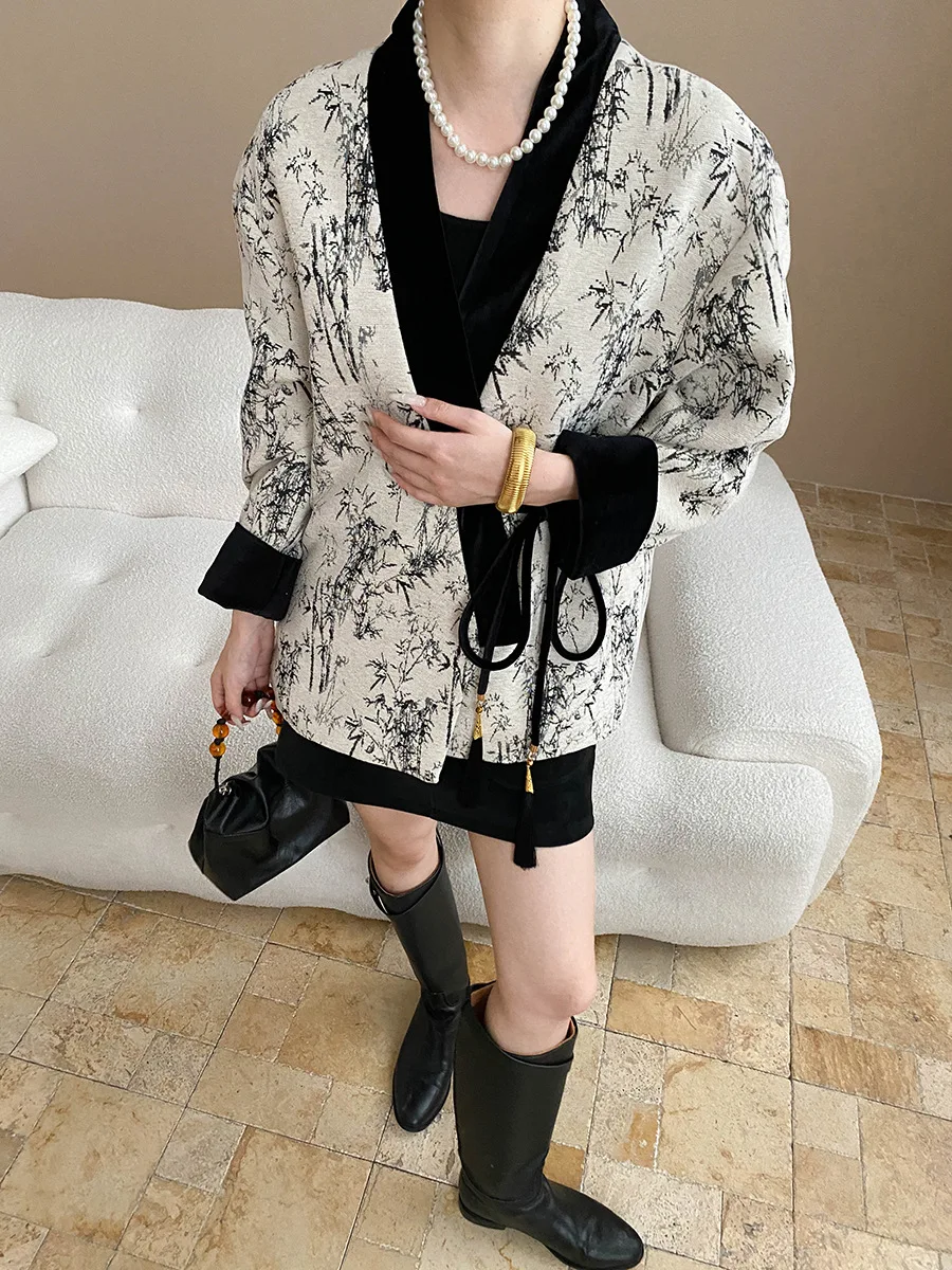 Giacca con lacci in nappa con colletto diagonale e temperamento jacquard con lavaggio a inchiostro in stile cinese