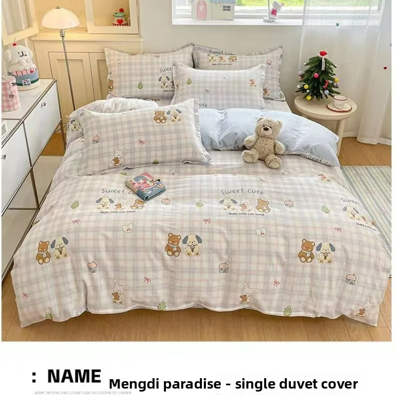Un set di biancheria da letto in cotone 100% compreso un lenzuolo piatto e una federa.