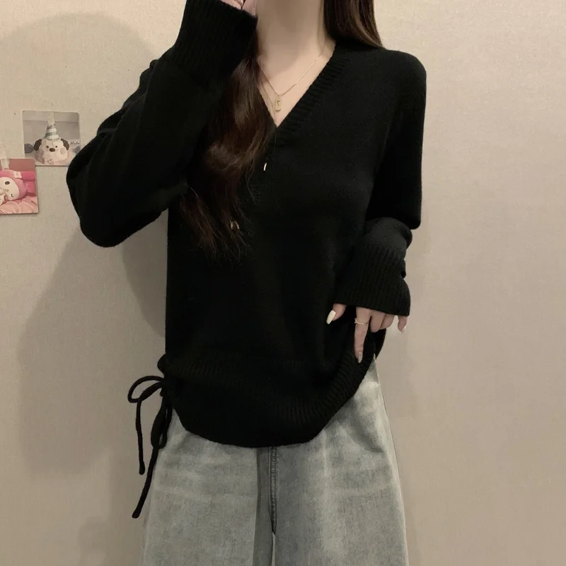 سترة نسائية محبوكة باللون الأحمر أوائل الخريف مقاس كبير فريد من نوعه بتصميم جميل للغاية وزر مائل على شكل حرف V طويل Sve