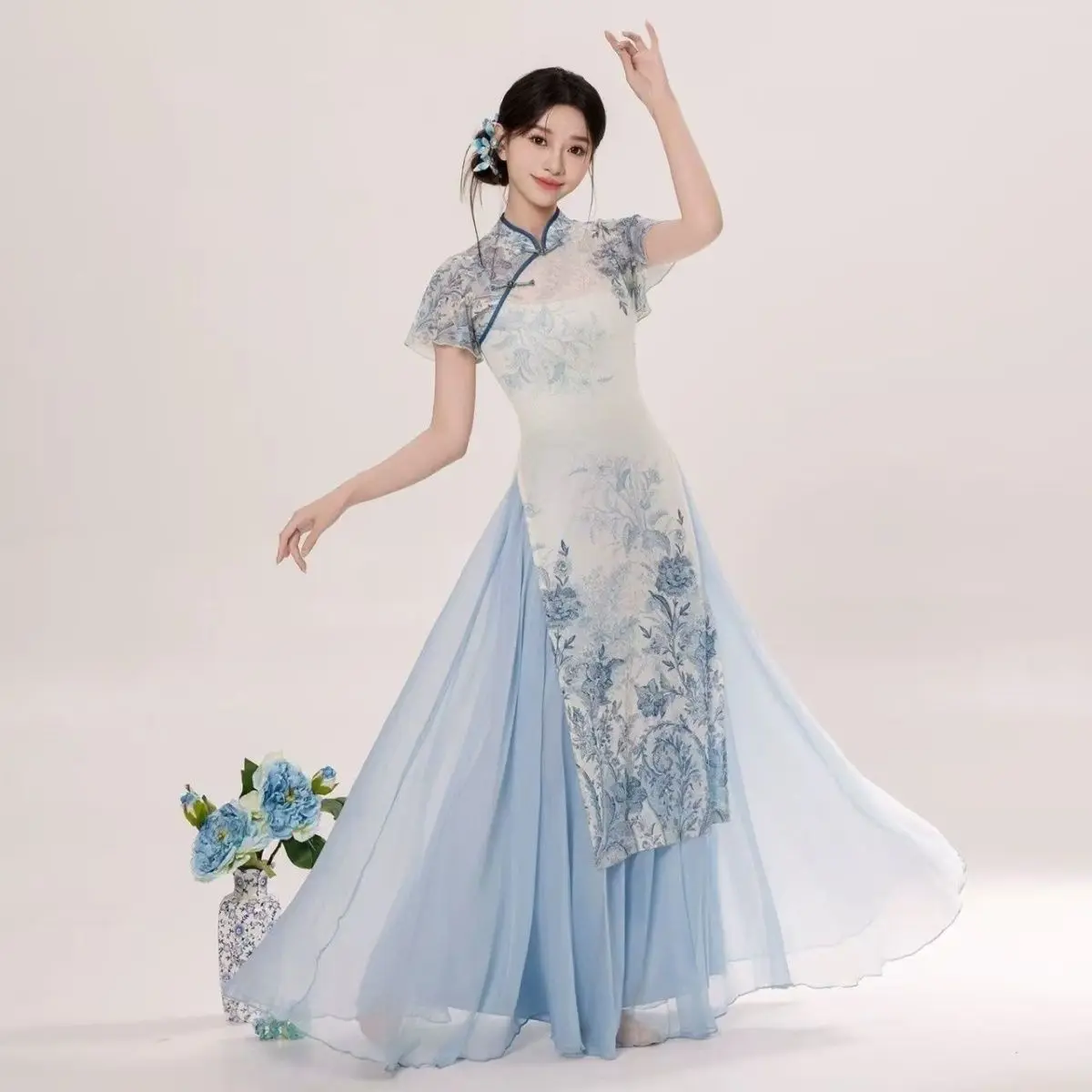 Classical Dance Clothes Summer 2026 New Blue and White Porcelain Gradual Change Cheongsam Elegant Practice Clothes