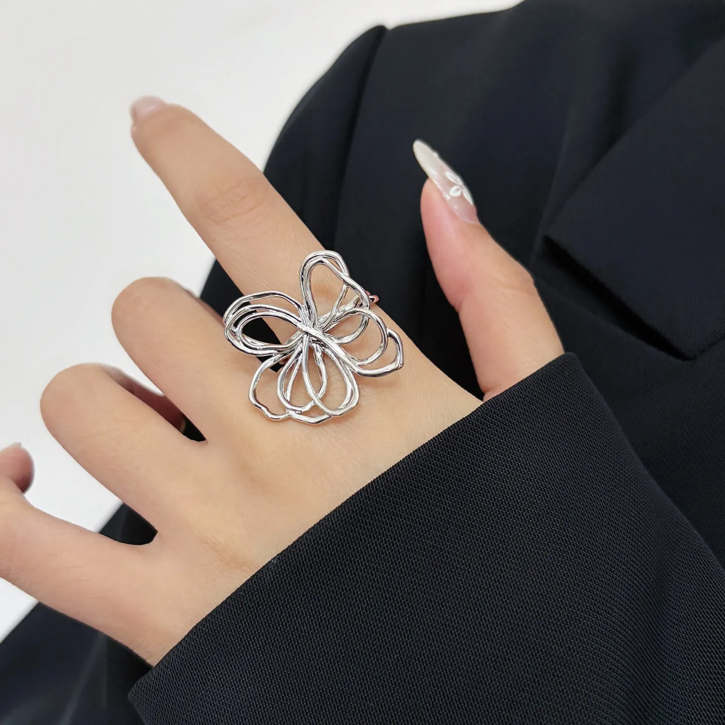 Hollow Line Art Flower Open Ring Adjustable Floral Statement Ring Minimalist Abstract Petal Ring Women Fashion Jewelry