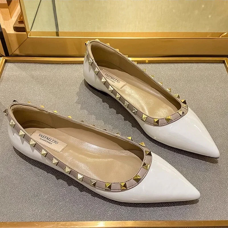 女性用の先のとがったつま先のパンプス,パテントレザーの薄い靴,仕事,結婚式,オフィス,フラットファッション用