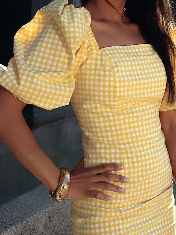 فستان سهرة صيفي بياقة مربعة أنيق للسيدات فستان ضيق ملفوف على الوركين 2025 موضة جديدة فستان قصير بأكمام منتفخة ومطبوع متقلب