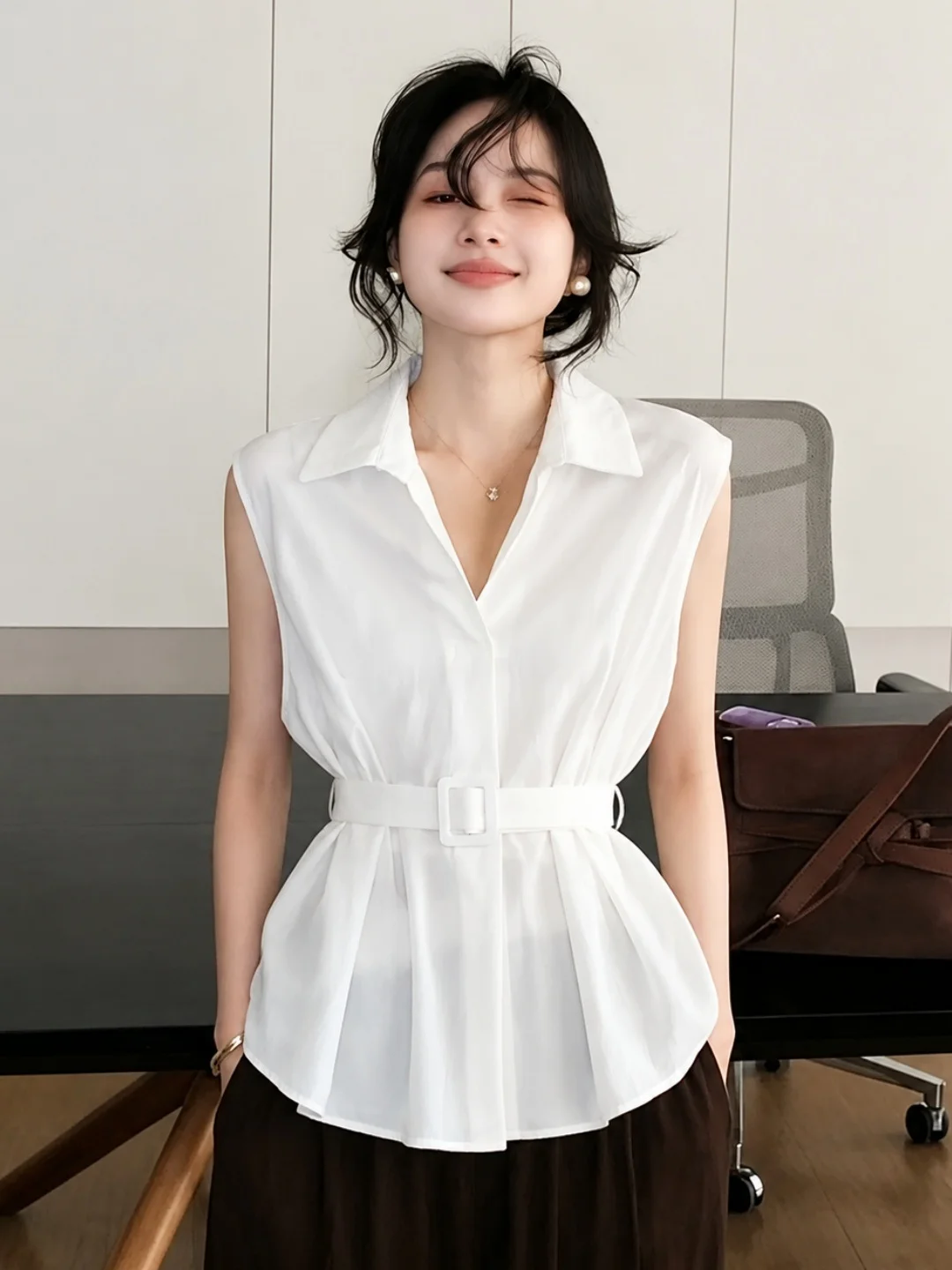 

Elegant Minimalist Commuter Sleeveless Shirt Women's Waist-Cinching Shirt Summer Soft Pure Color Top Korean Style