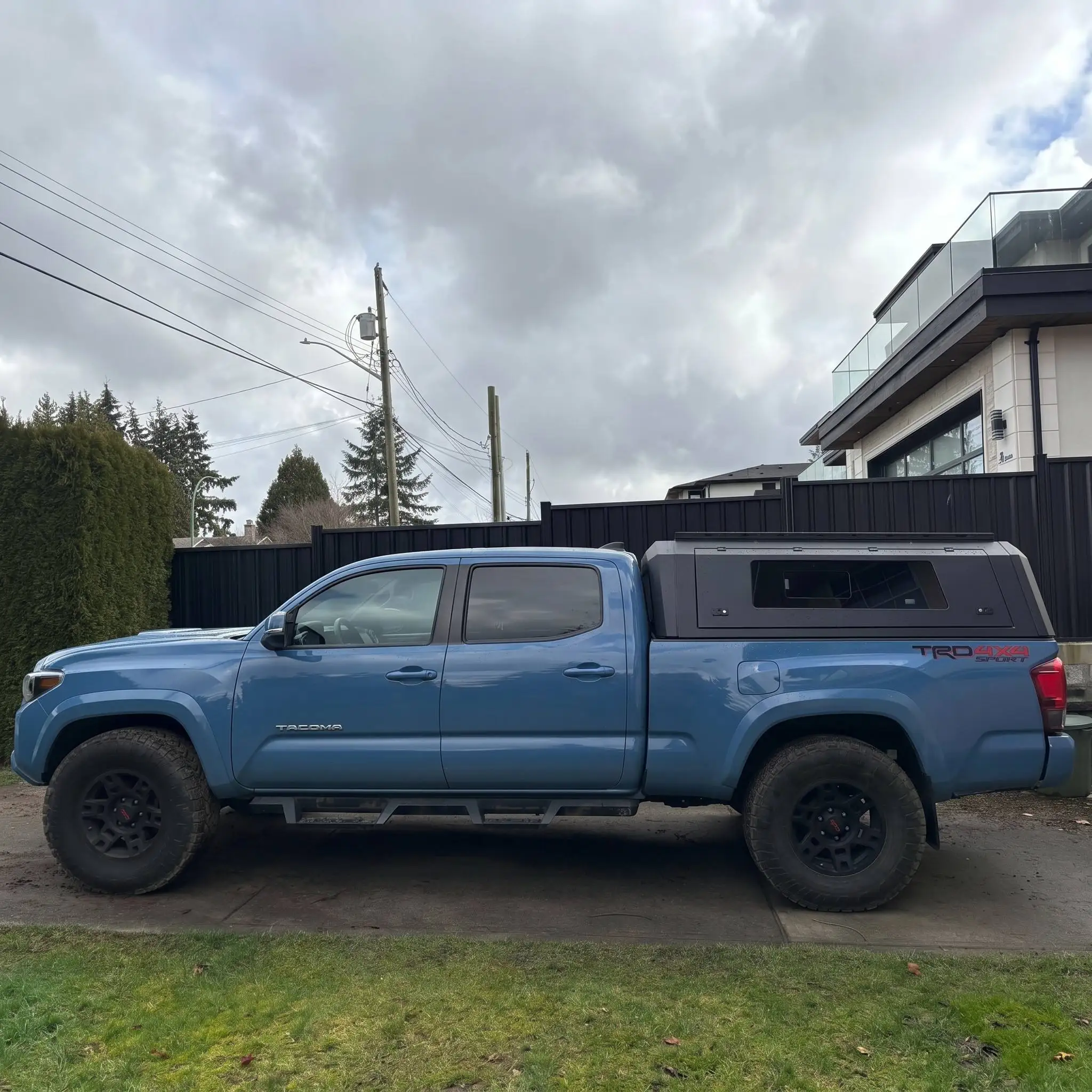 Wholesale Black Hard Top Truck Canopy Bed Cover for Toyota Tacoma 5Ft 6Ft With Sliding Window Lockable Durable OEM