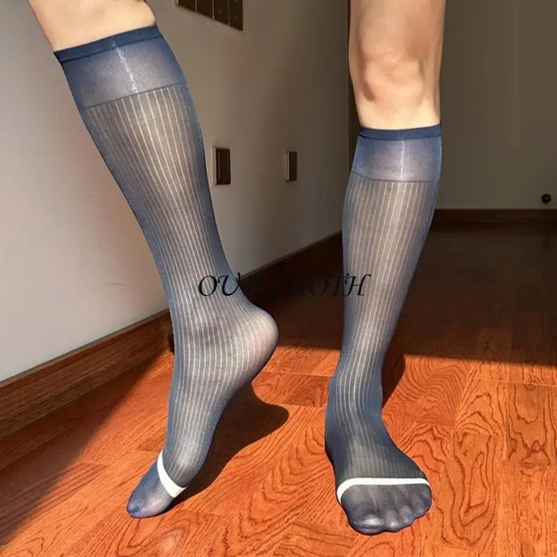 メンズビジネススーツドレスソックスストライプパターンナイロンは、正式な機会と毎日の摩耗Y1ACのために膝の長さのストッキングを通して見えます