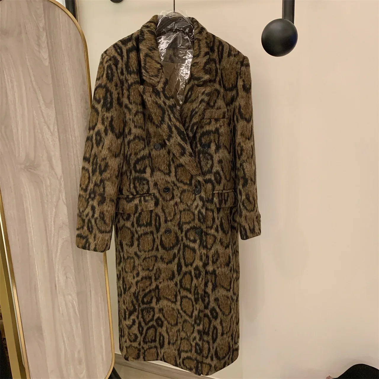 Brown Leopard-print Mid-length Hepburn Coat For winter 2024 Double-breasted Long Woolen Trench coat Runway Fashion