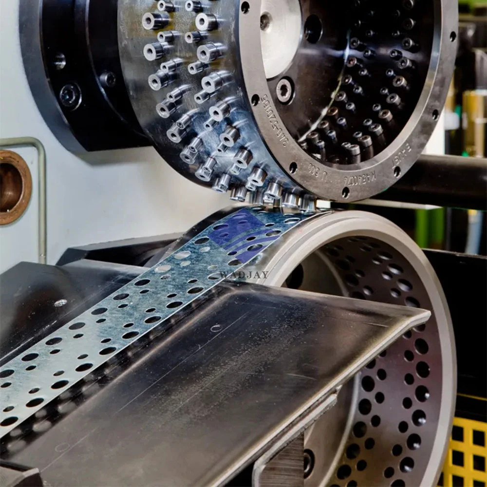 Blechdrehstanzer für anpassbare extrudierte Metallprofile