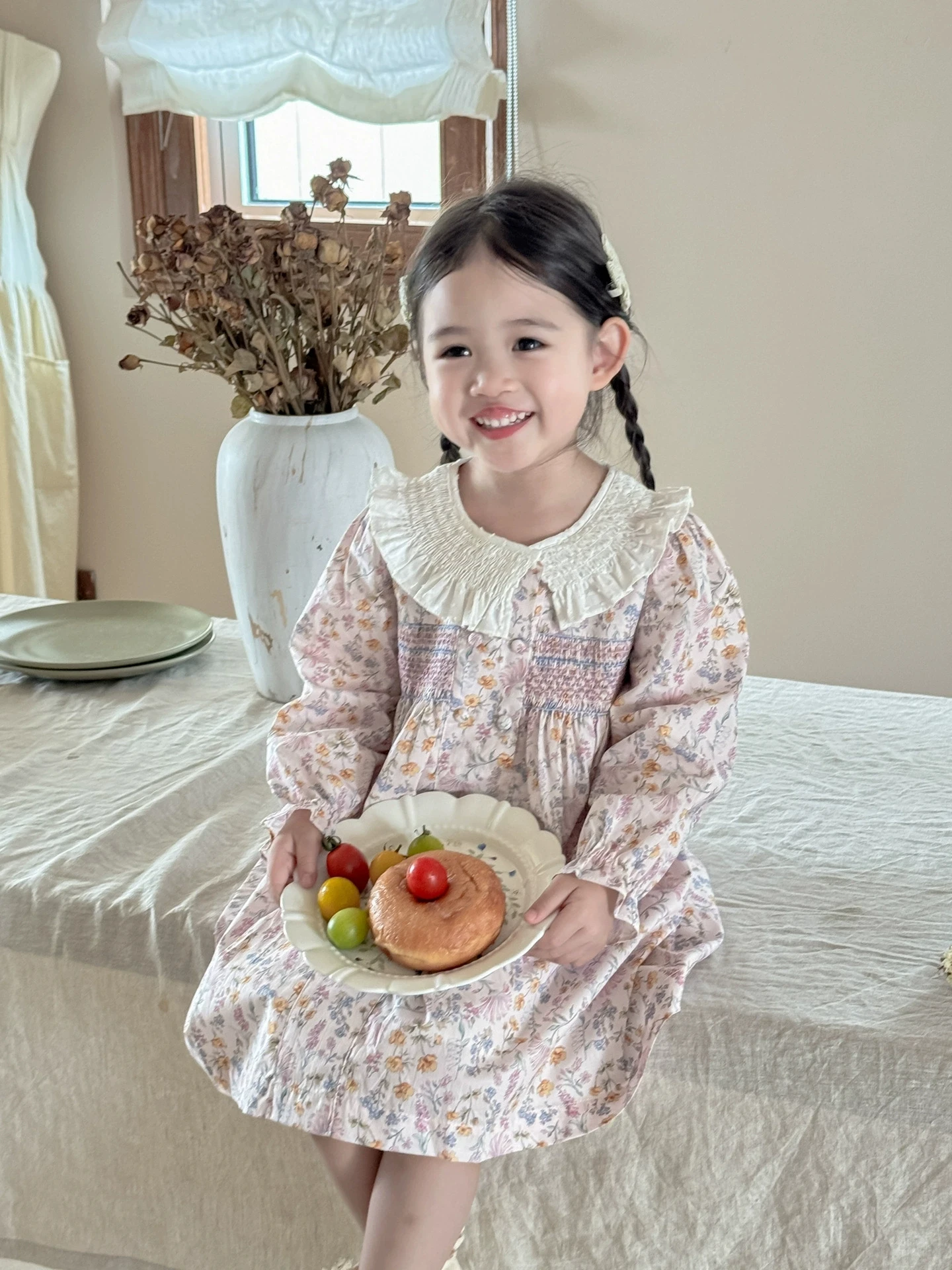 

2025 Autumn and Winter Girls Floral Brushed Turn-down Collar Princess Dress Girls Retro Drawstring Long Sleeved Dress