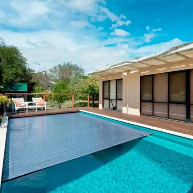 Copertura per piscina elettrica di sicurezza Copertura per piscina automatica per esterni a doghe in materiale PC con telecomando