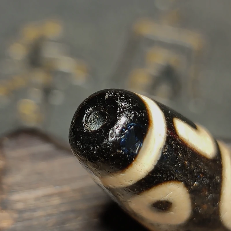 Tibetan White/Black Magic Snail 4 Eyes Totem Ancient Weathered Oily Old Agate DZI Beads For Men&Women Jewelry DIY Free Shipping