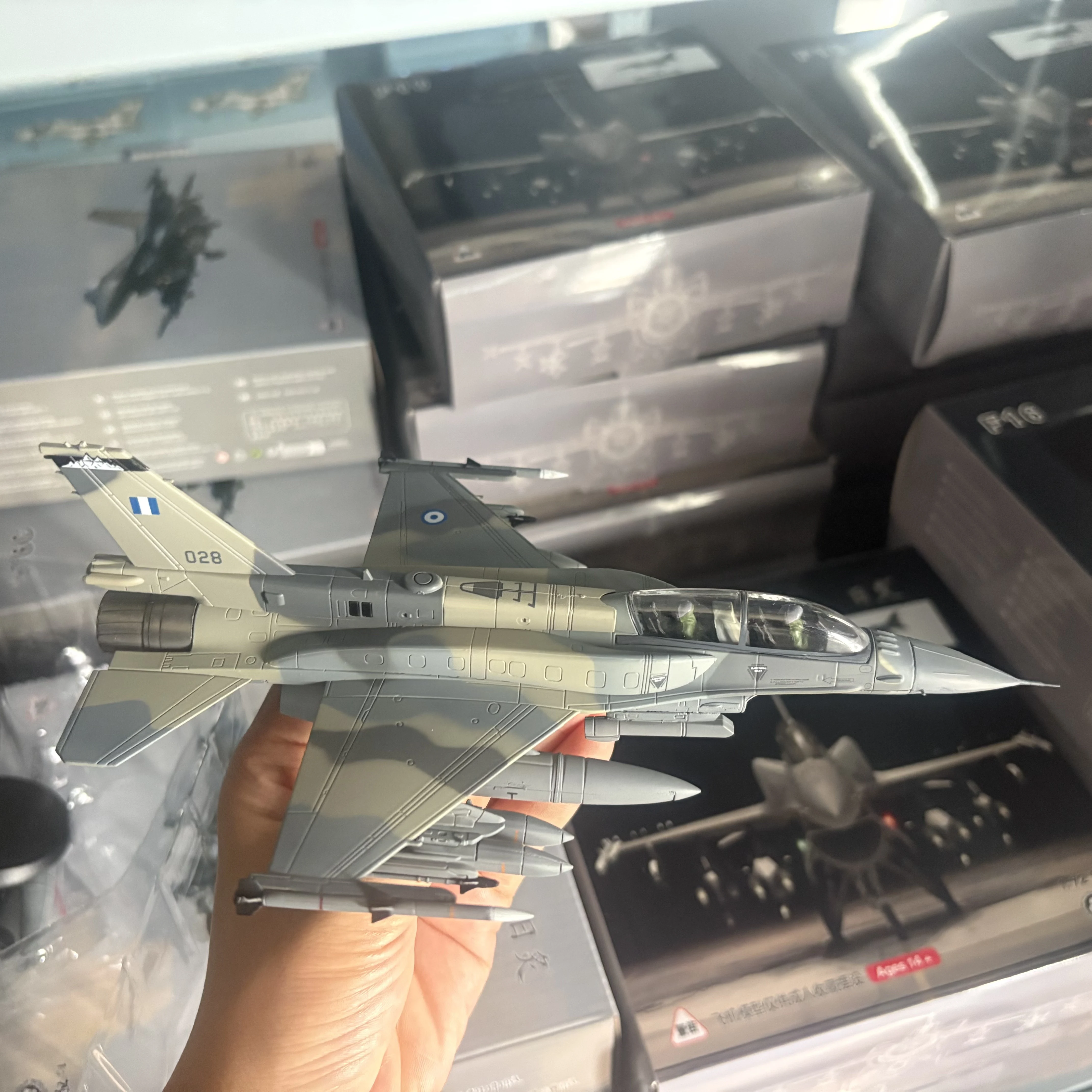Modelo de Avión de Combate F-16D a Escala 1/72, F16 de la Fuerza Aérea Helena, Mira Ghost Fighter, Modelo de Avión Militar Fundido a Presión, Colección de Adornos