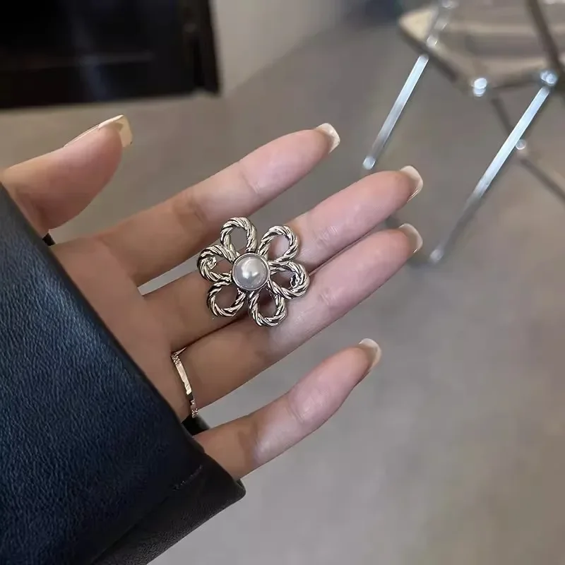 Fashion Jeans Waist Adjustable Buckles Beautiful Hollow Metal Flower Button Woman‘s Trouser Wide-to-narrow Adjustable Buckle