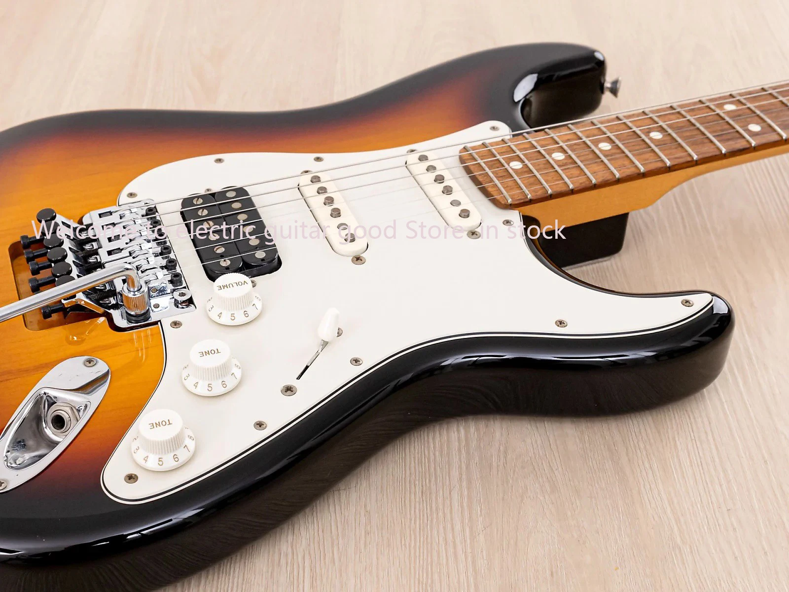 Kostenlose Lieferung. Hochwertige sechssaitige E-Gitarre. Mahagoni-Griffbrett. SSS elektrische Tonabnehmer Gitarre