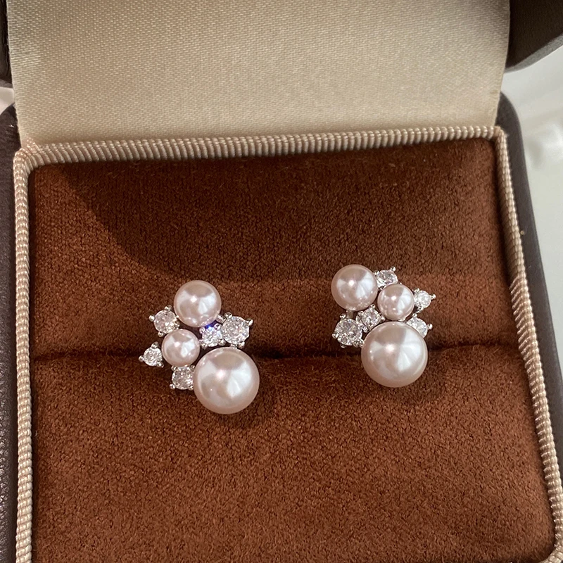 Elegante Rosé-Lila Imitationsperlen Mikro-Pavé Zirkonia Ohrstecker für Damen Mini-Accessoire Junge Luxus-Modeschmuck – Detail 3
