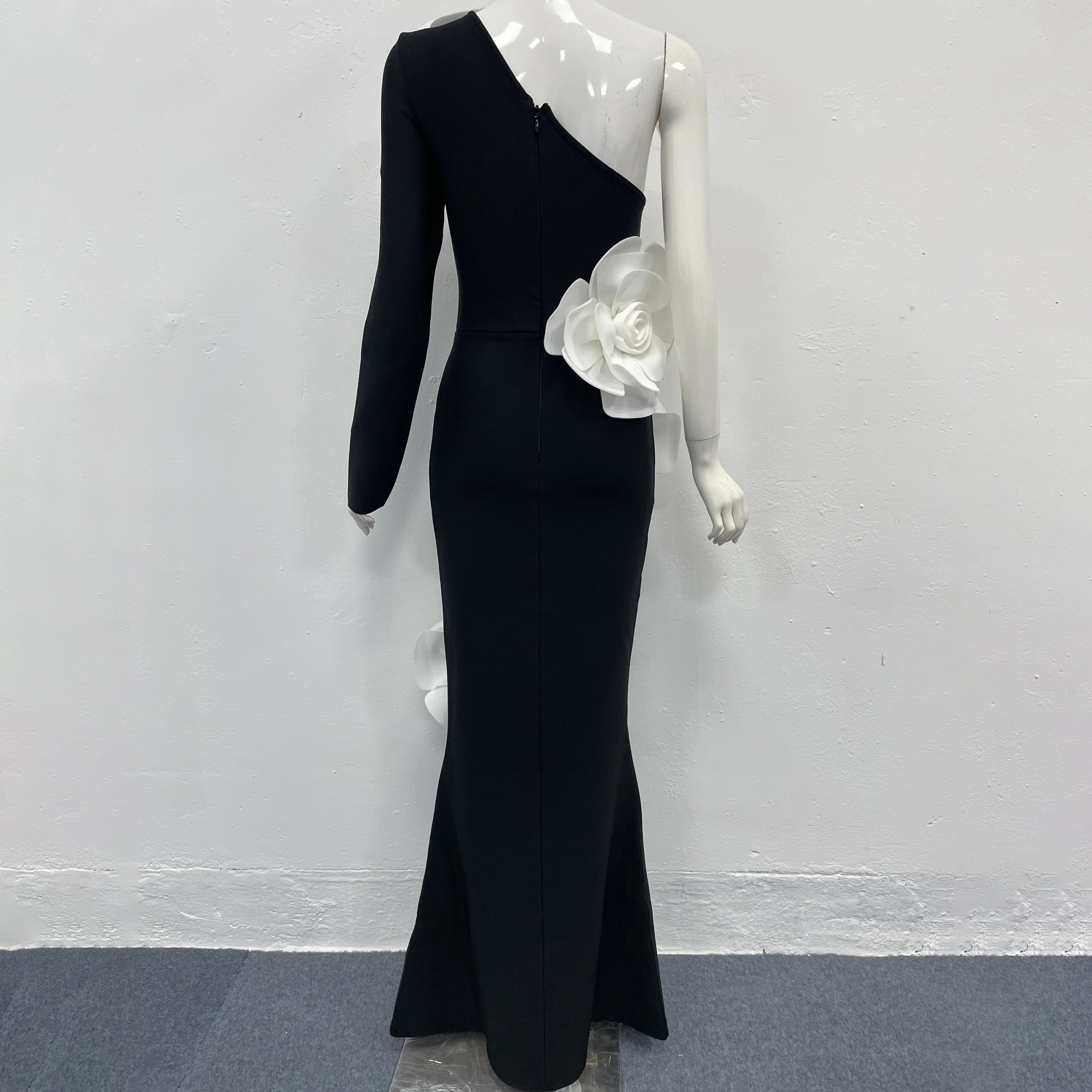 ชุดเดรสผ้าพันแผลทรงเข้ารูป ตกแต่งลายดอกไม้ ดีไซน์เปิดไหล่ สไตล์ใหม่ทันสมัย เหมาะสำหรับงานปาร์ตี้และงานเลี้ยง