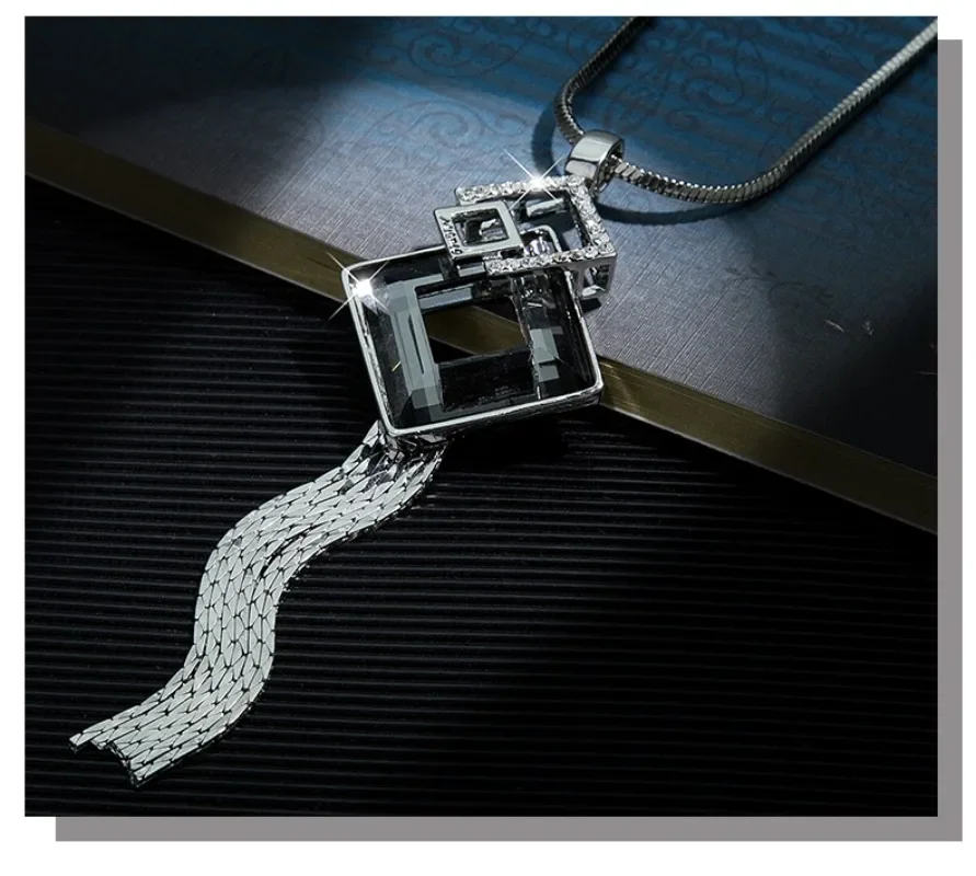 

New multi-functional and simple necklaces, high-end decorative sweater necklaces, and women's accessory pendant necklaces