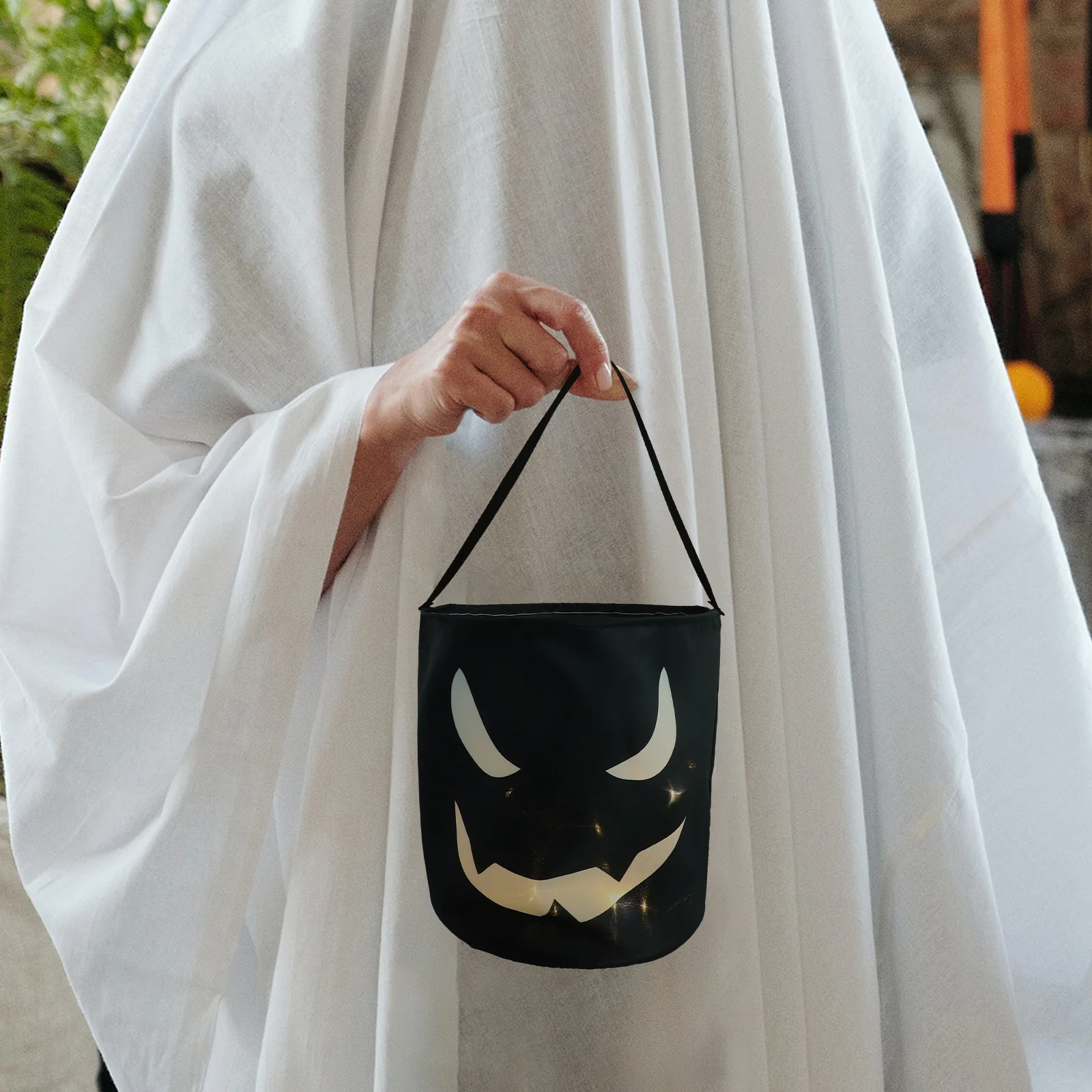 

2Pcs Glowing LED Halloween Candy Bags Lighted Pumpkin Bucket for Party Favors Storage Tote