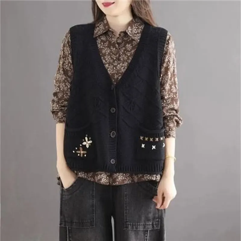 Stylish Vintage Floral Embroidery Cardigan Spring Autumn Single-breasted Women\'s Clothing Casual V-Neck Knitted Sweater Vest New