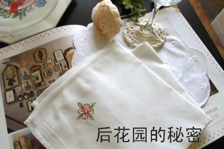 4 pezzi di esportazione di tovaglioli e fazzoletti ricamati colorati francesi