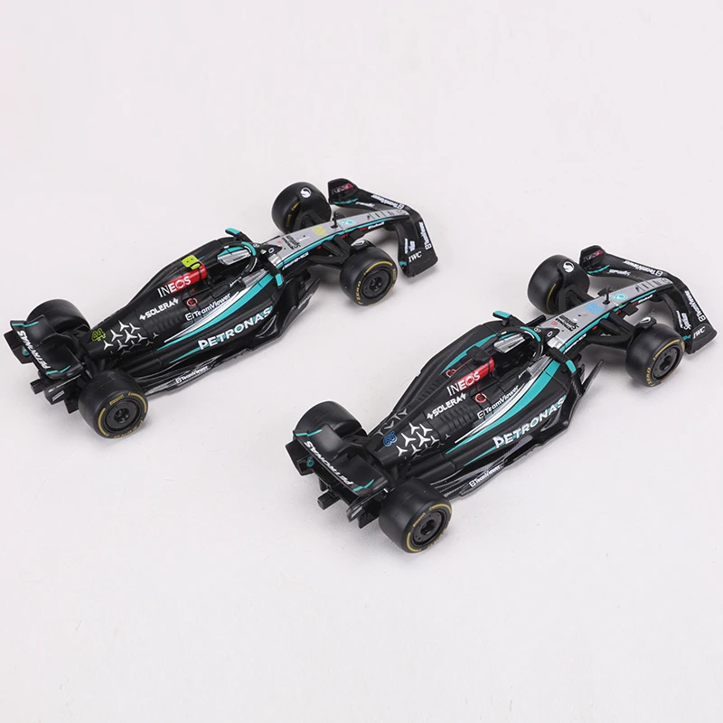 Bburago 1:43 Mercedes AMG F1 Squadra W15 2024 #   44 Hamilton #   63 Modello di auto in lega Fórmula Uno Display della collezione di modelli pressofusi