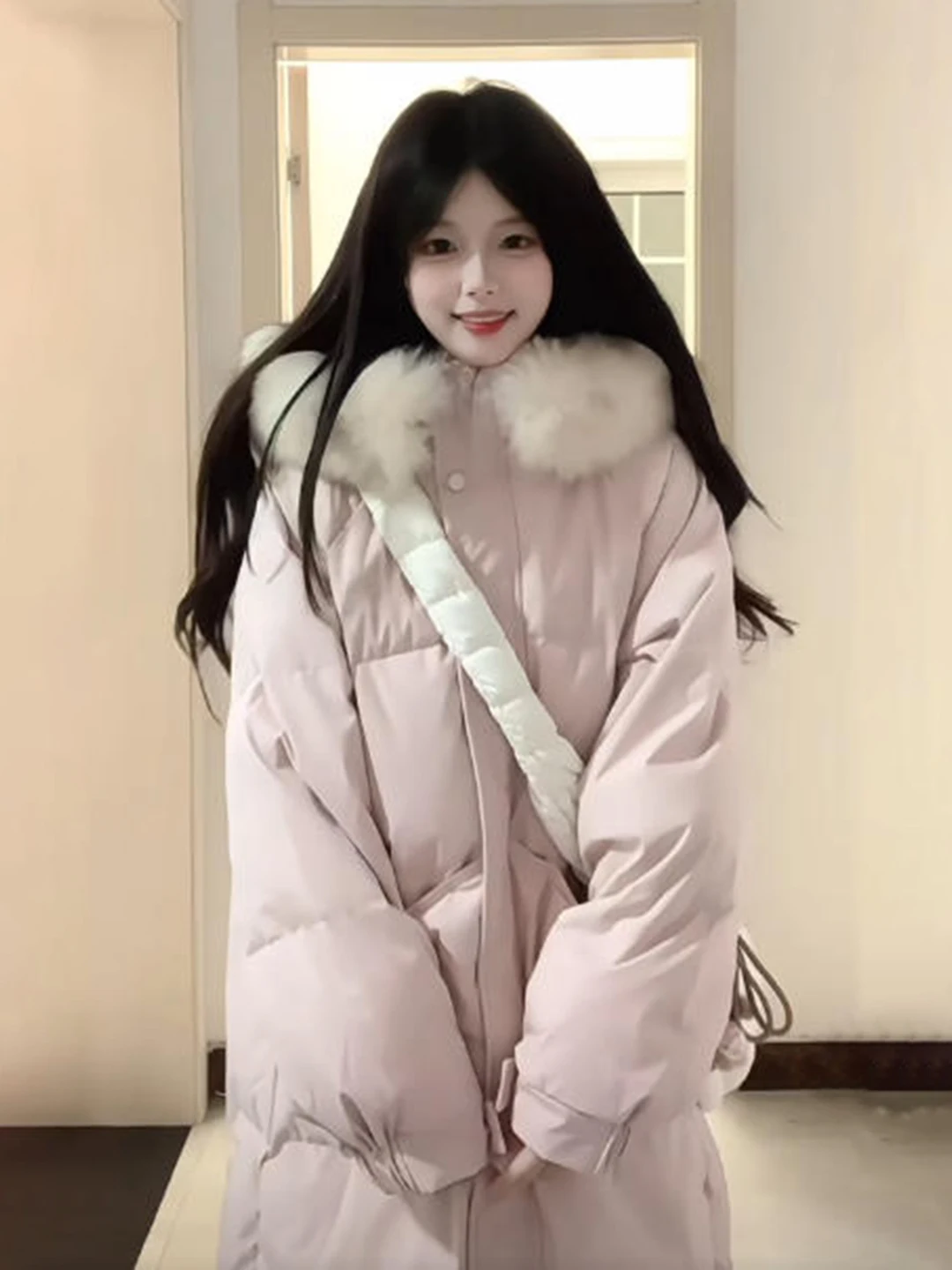 Różowy długi płaszcz puchowy damski zimowy ocieplany luźny krój duży kołnierz z futra bawełniany płaszcz wierzchni dojazdy do pracy styl koreański