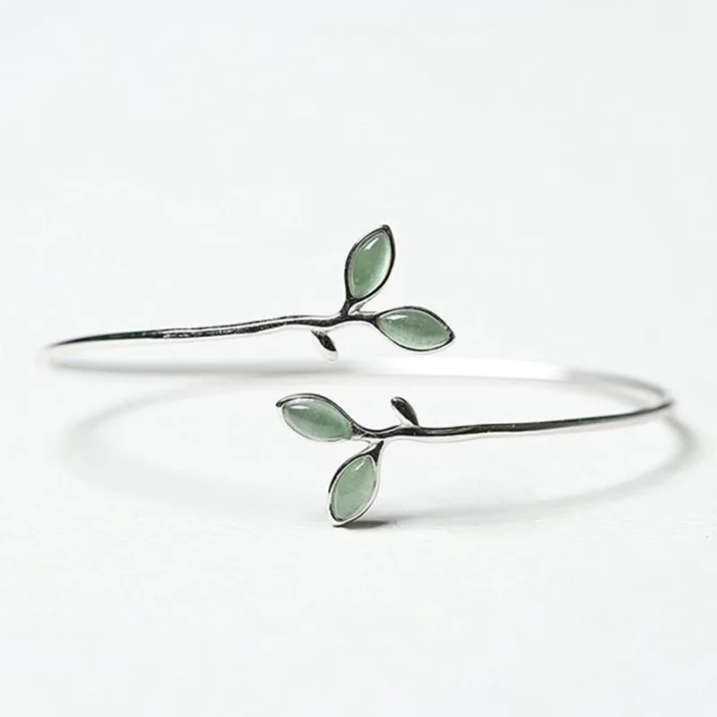 1 handmade tree leaf bracelet with green cat's eye stone - a stylish and elegant accessory, perfect as a gift for your bestie.