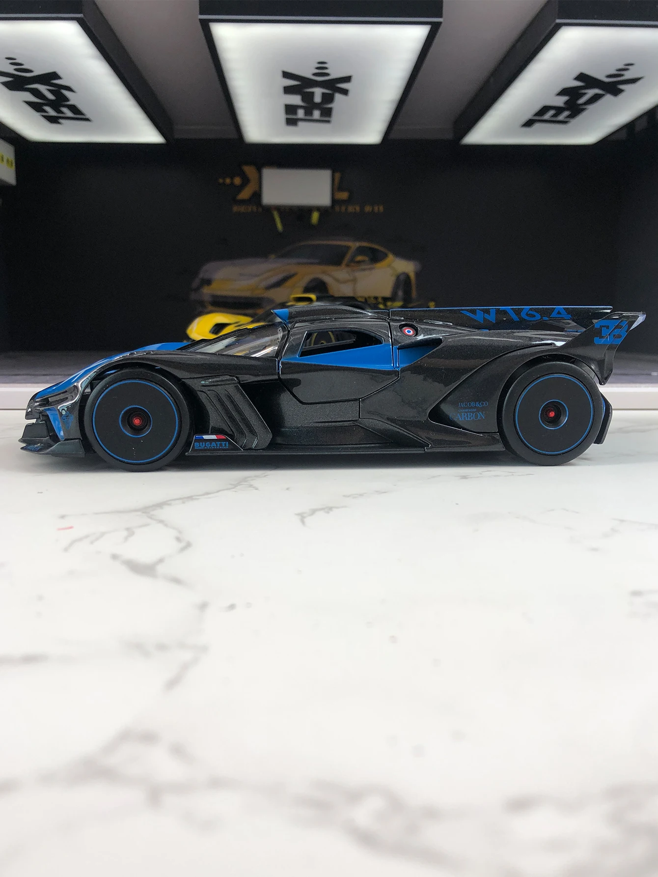 Maisto 1:24 simulation zinc alloy Bugatti Bolide model car, static ornament, metal collectible gift car