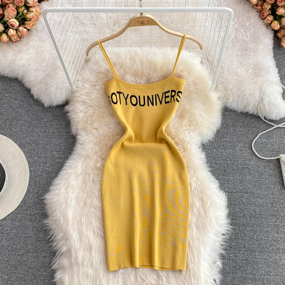 Vestido de verão com estampa de letras de malha, camada base fena, estilo coreano, elástico, moda curta, vestido sem costas