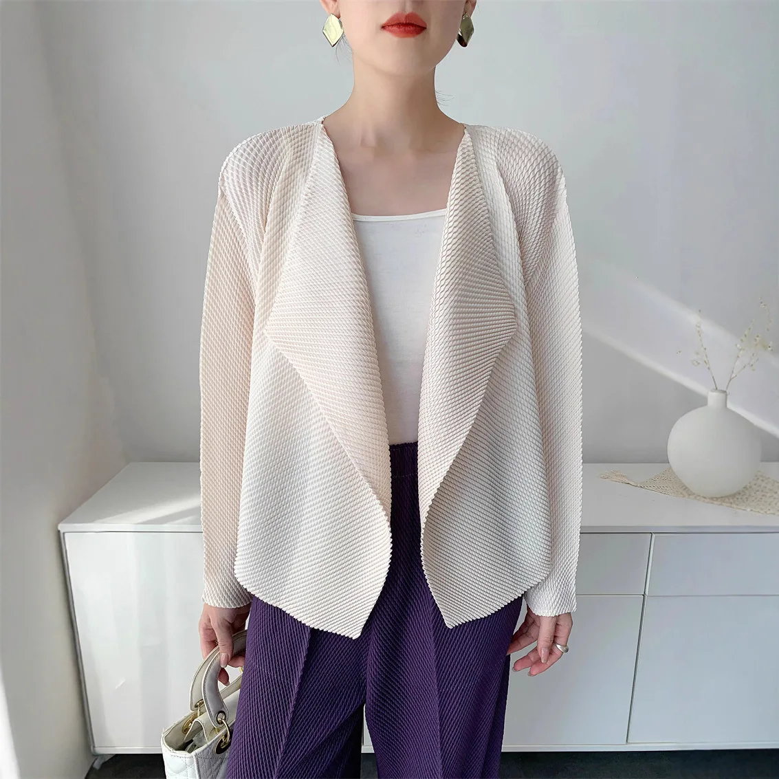 

Miyake Fold 2025 Fish Scale Fold Coat for Women's Spring and Autumn Outerwear Top Design Texture Cardigan Comfortable and Casual