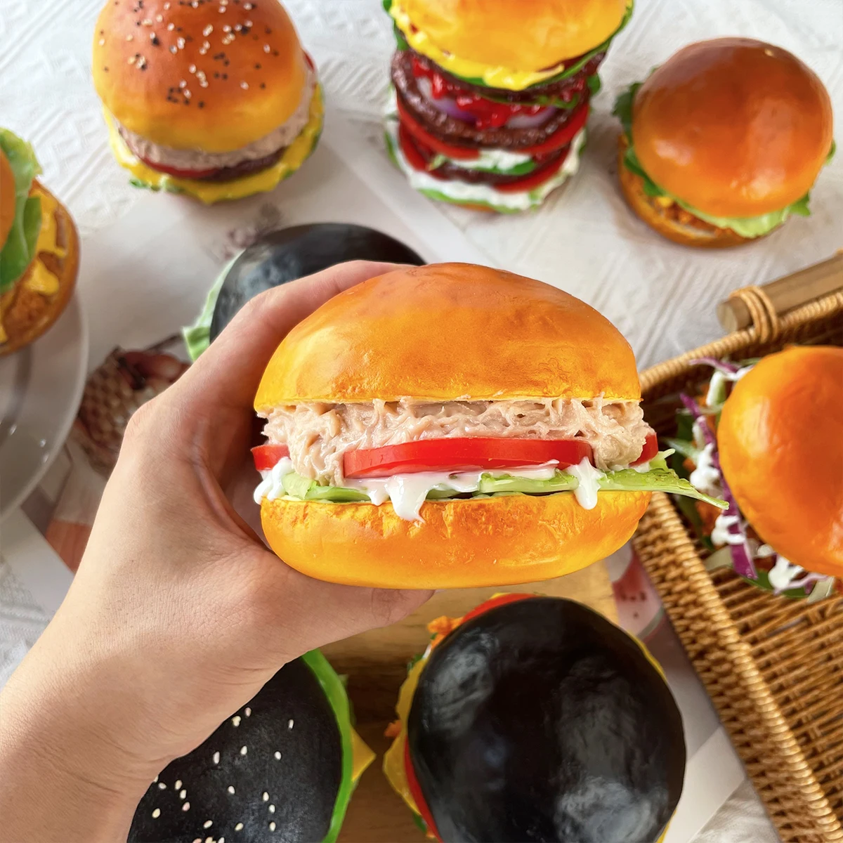 Realistisches gefälschtes Hamburger-Modell, PU-Material, Lebensmittel-Display-Requisite (1 Stück), für Fotografie, Dekoration, Restaurant, Schaufenster, Party – Detail 5