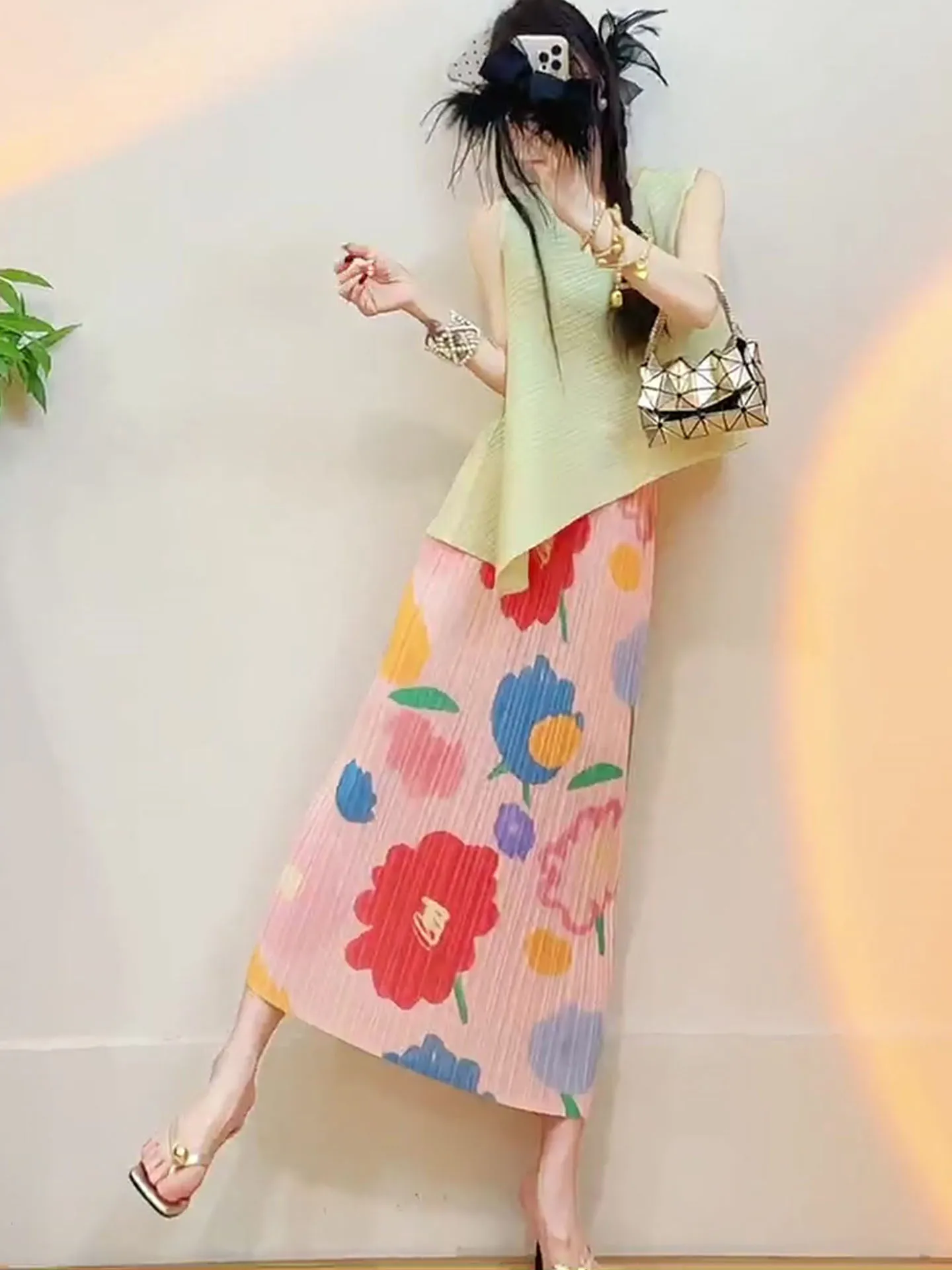 

Summer Light Green Asymmetrical Print Top And Skirt Set Korean Style Pleated Half Skirt Fashionable Women's Two-Piece Suit