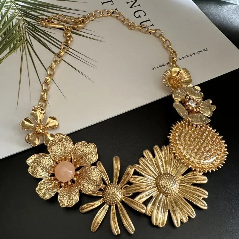 Os Statement Floral Vintage Matte Colorful Hand-Painted Enamel Daisy Necklace for Women, Unique Birthday Gifts
