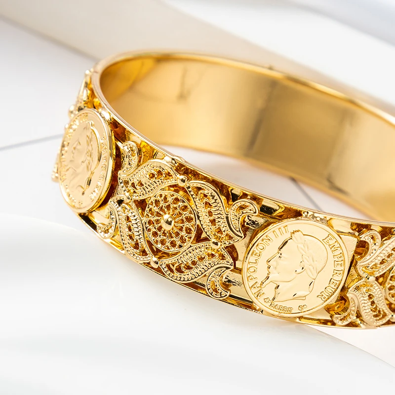 

Middle Eastern Ethnic - Style Gold Bracelet: Coin & Filigree Design, Ideal For Wedding & Traditional Occasions