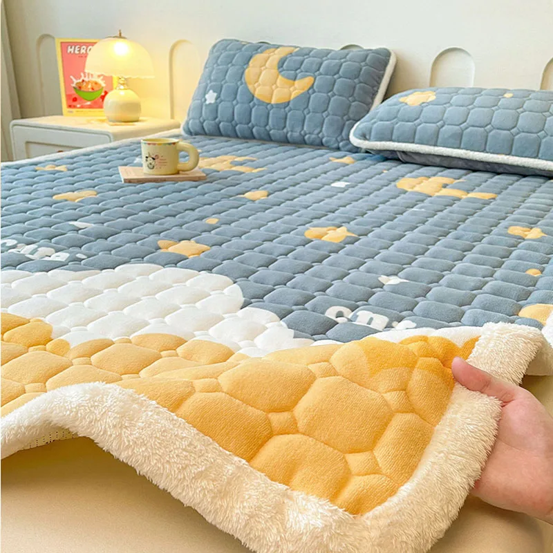 A-Class Milk Velvet Printed Mattress Topper Cartoon Thickened Warm Quilted Non-Slip Mat Student Dorm Cushion for All Seasons