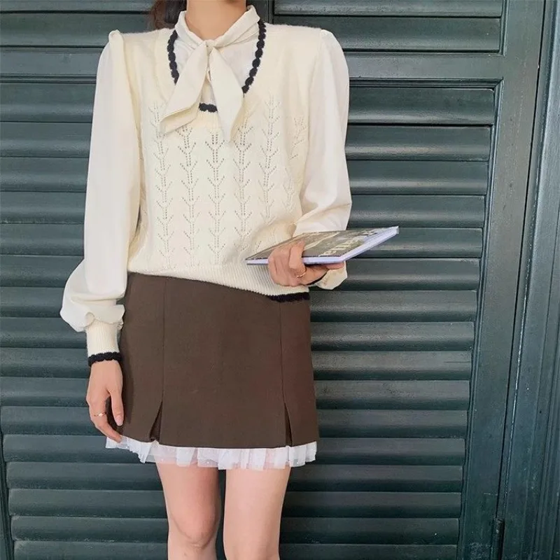 

Women's Fake Two-piece Lace Splicing Shirt for Spring New Style Slim Streamer Neck Pullover Top