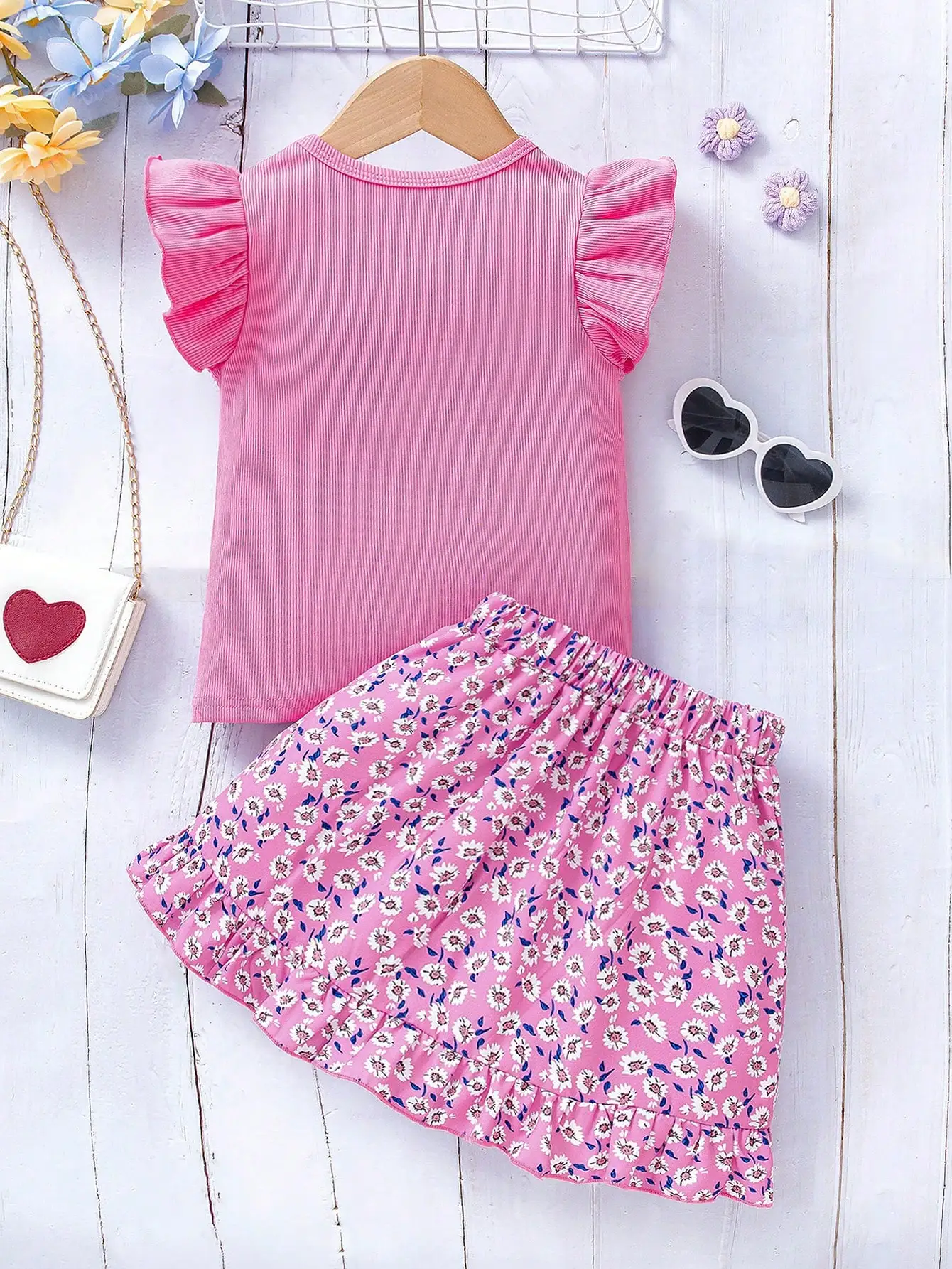 (238) Little Girl's Holiday Rose-Red Floral T-Shirt with 3D Flowers + Floral Skirt with Ruffles Set, Sweet Style Summer Outfit for Girls, Suitable for Outings and Photo Shoots, Suitable for Little Girls Aged 4-7, Spring and Summer.