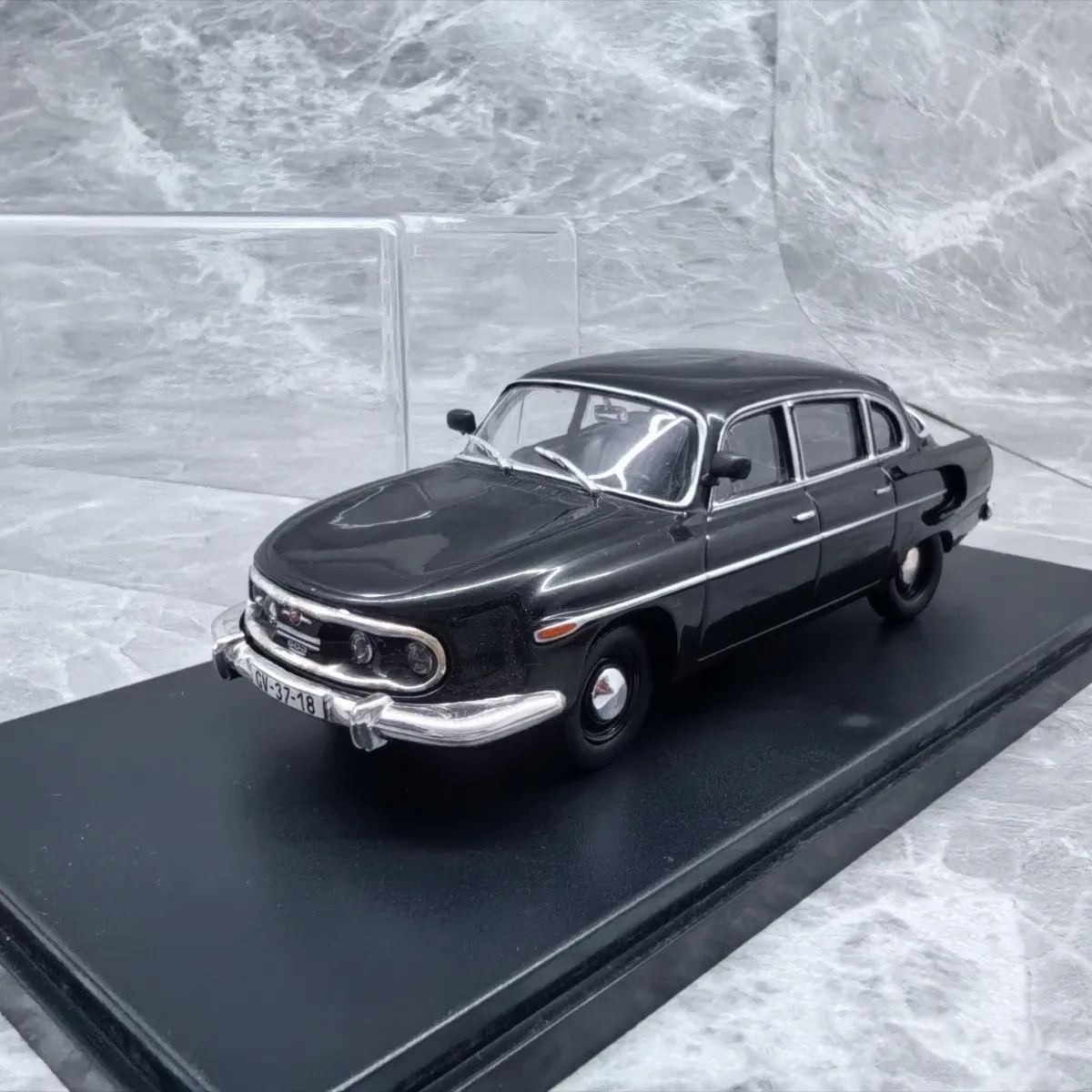 1:43 Die-cast Model Tatra 603 Tatra Car Model Classic Retro Toy Ornament