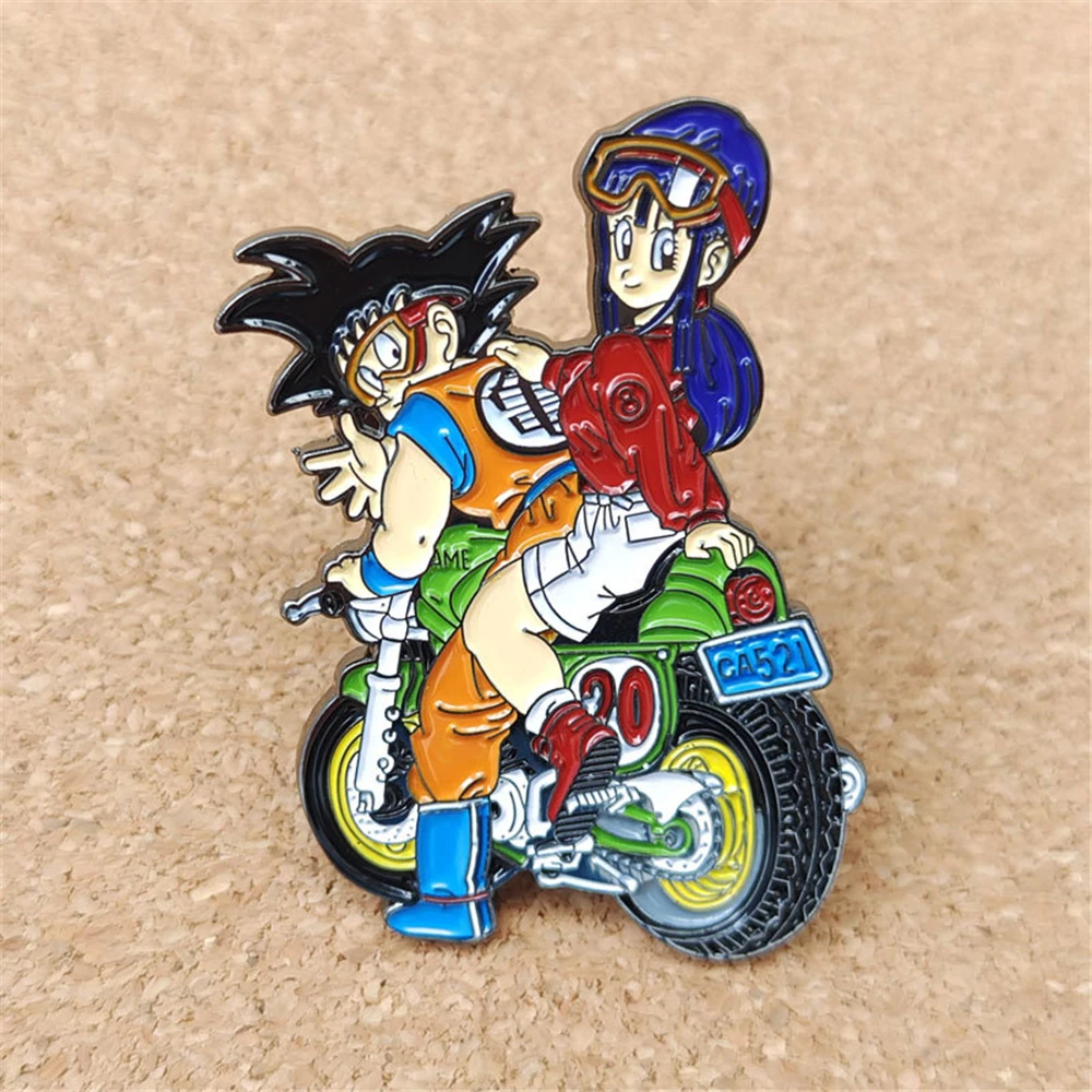 Anime Dragon Ball Son Goku Kakarotto e Chichi Cosplay Traje, Emblema de Metal, Liga Broche, Acessórios de Motocicleta