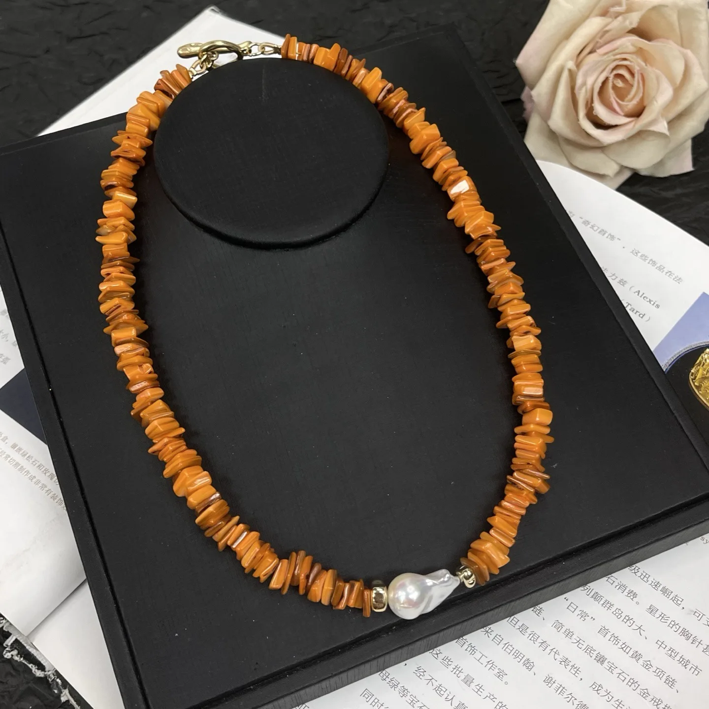 

Изысканное легкое роскошное винтажное ожерелье в пресноводную ракушку и сладкий дизайн в стиле барокко для ежедневного украшения, подарка