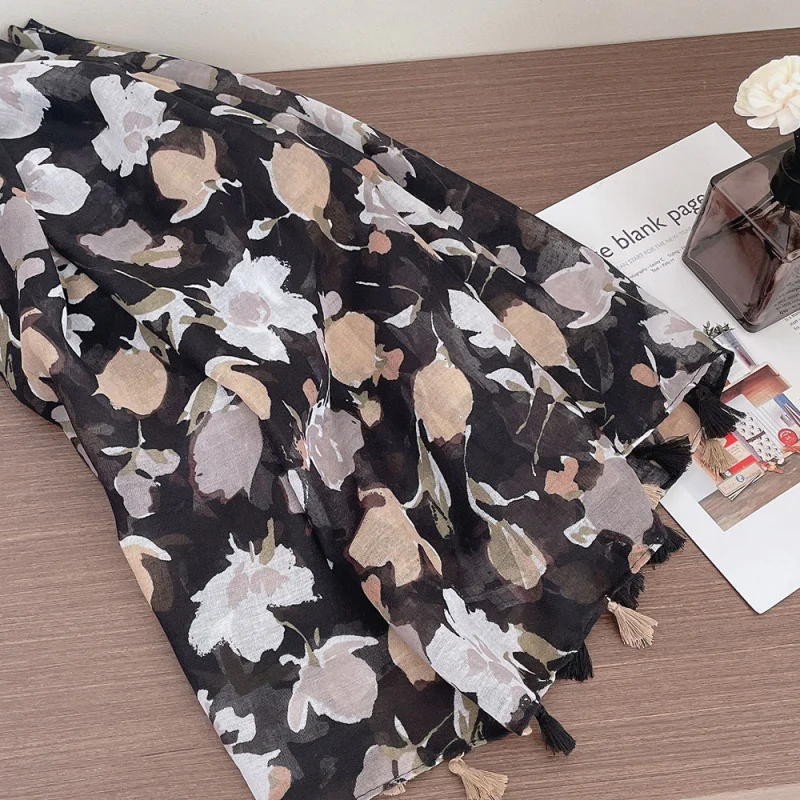 

Черный легкий хлопково-льняной шарф с цветочным узором и бахромой для женщин, весенне-летняя накидка, длинная шаль с элегантным видом, для отпуска