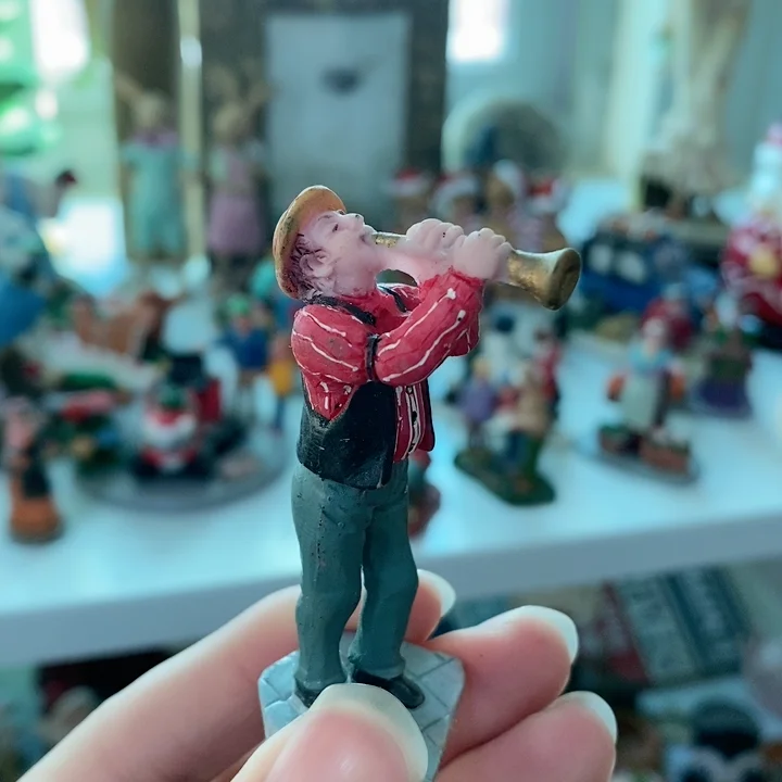 resin figure mental psychological sand table game box court therapy man blowing  trumpet